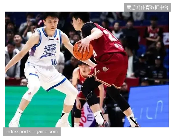 19岁新星李悦州入选中国男篮短训营,其在季后赛中展现出的得分爆发力已引起国家队关注 19岁新星李悦州入选中国男篮短训营,其在季后赛中展现出的得分爆发力已引起国家队关注